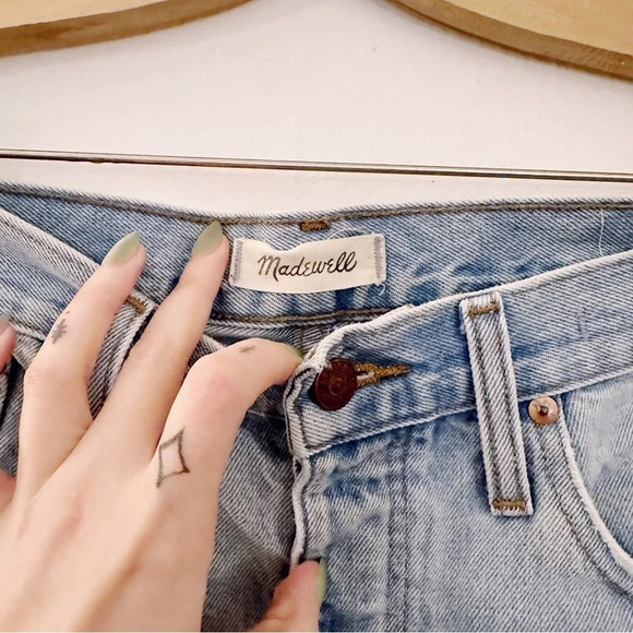 Madewell Relaxed Denim Shorts in Cedarcroft Wash Jeans Distressed Cut Offs - Picture 4 of 10